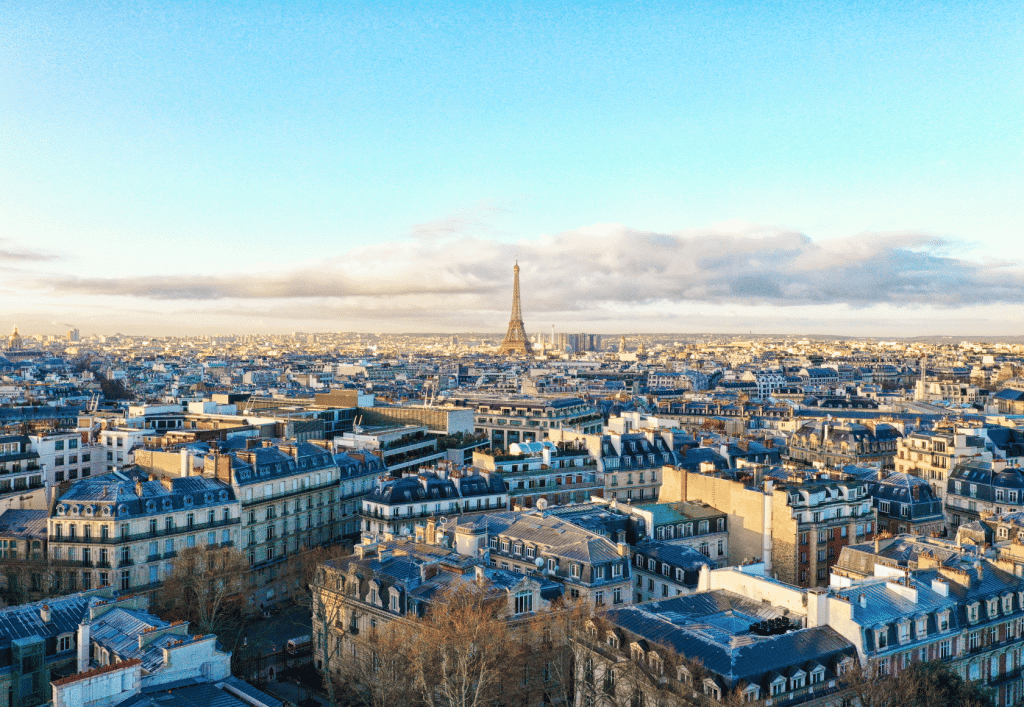 Avocat disponible 24h/24 pour les touristes et résidents en cas d’urgence pénale à Paris